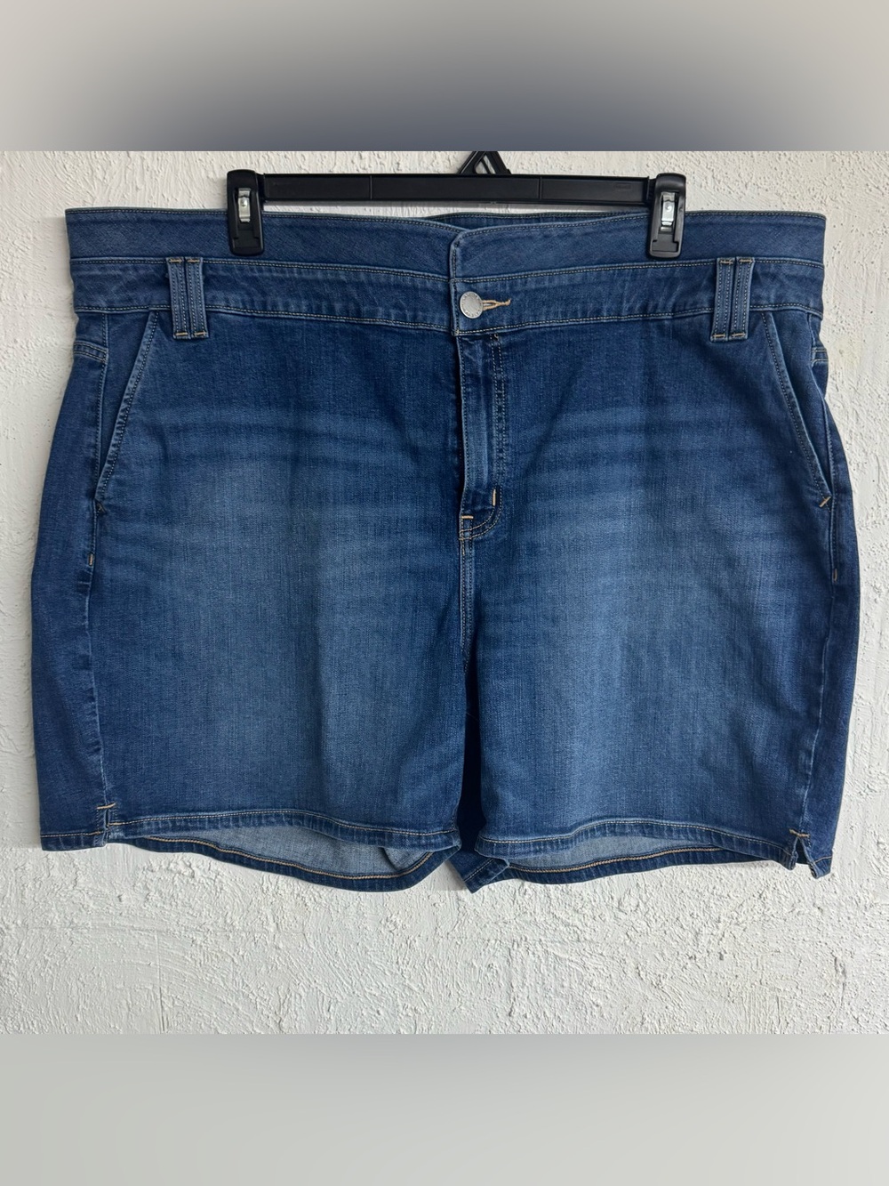 Lane Bryant Mid-rise Girlfriend Flex Magic
Waistband Shorts Size 22